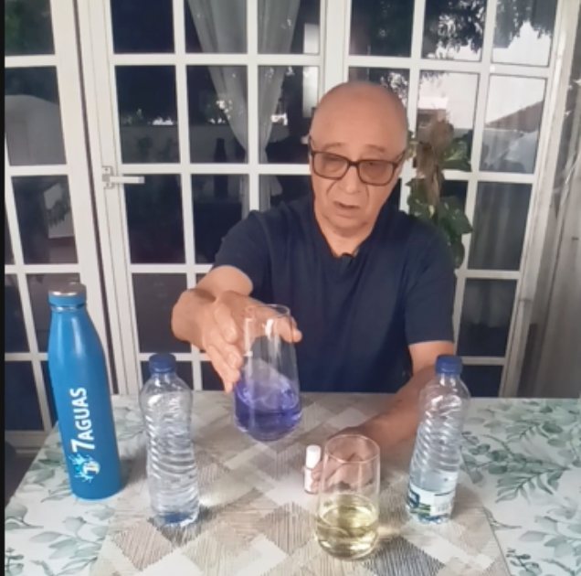 Prueba de pH con reactivo: agua del grifo frente a agua ionizada